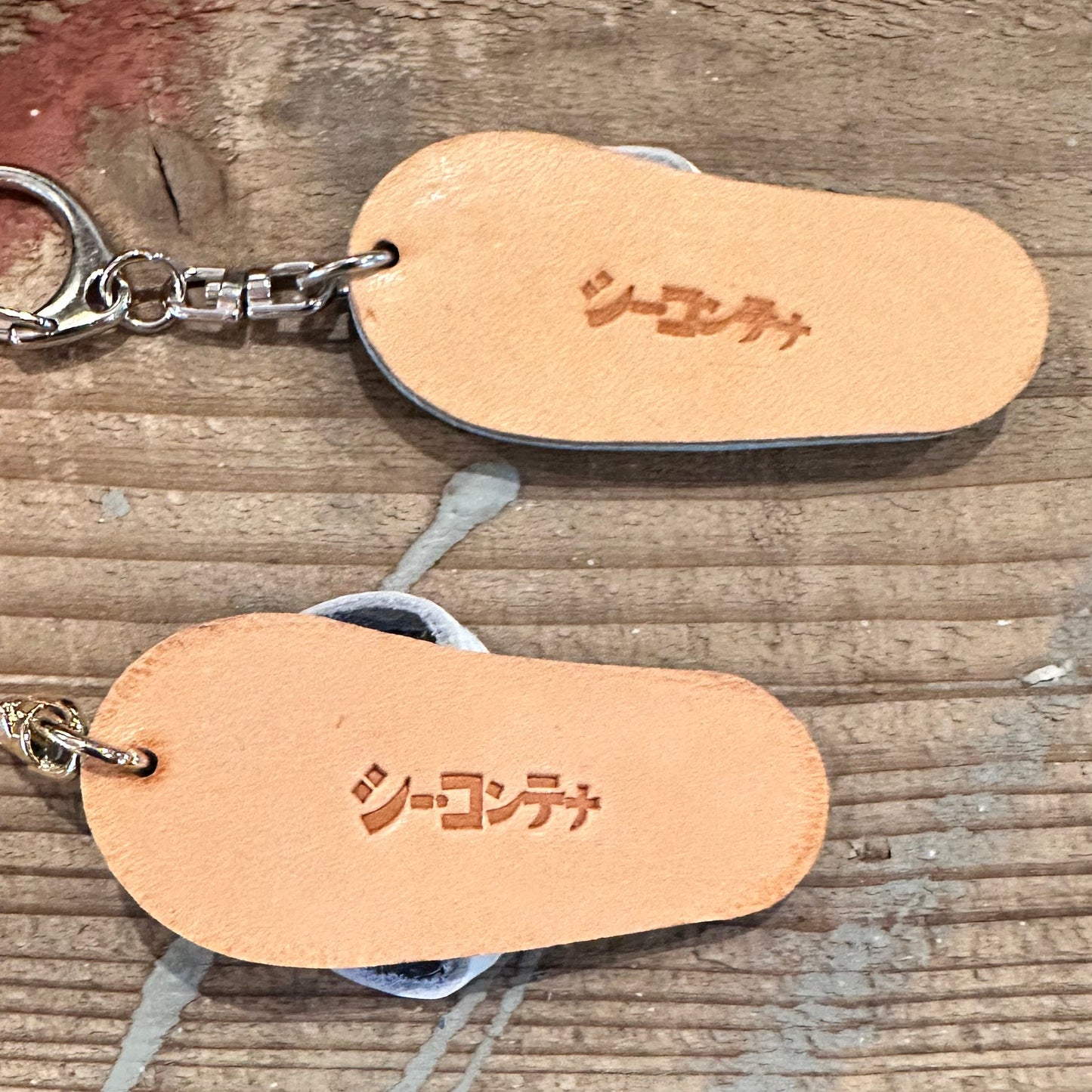 革製 ビーサン型キーホルダー