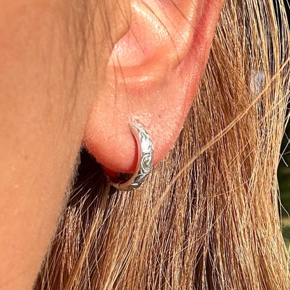 ハワイアンジュエリー　スクロールフープピアス