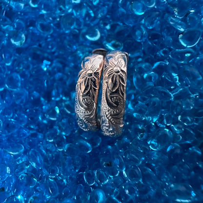 ハワイアンジュエリー　スクロールフープピアス