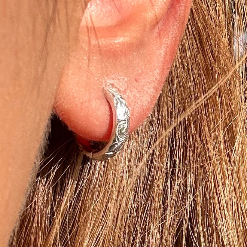 ハワイアンジュエリー　スクロールフープピアス