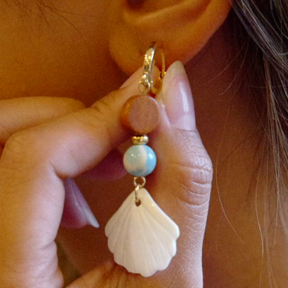 シェルチャームピアス