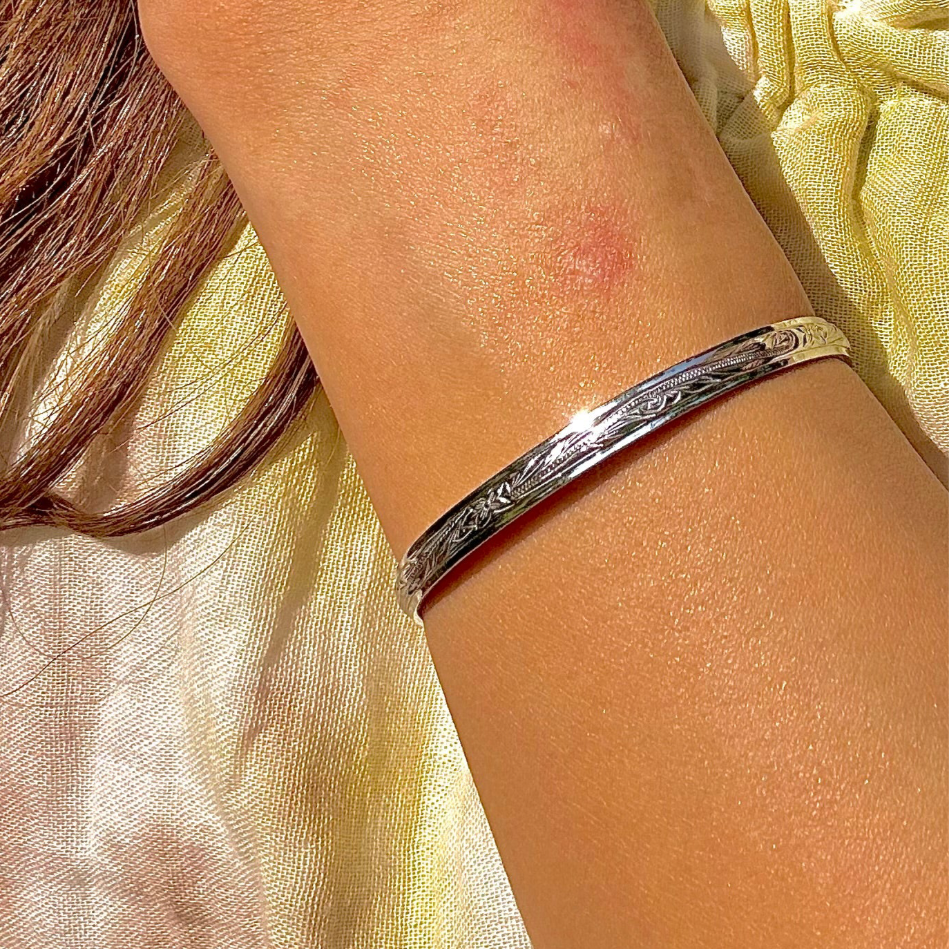 ハワイアンジュエリー　プルメリアバングル