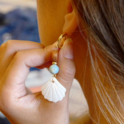 シェルチャームピアス