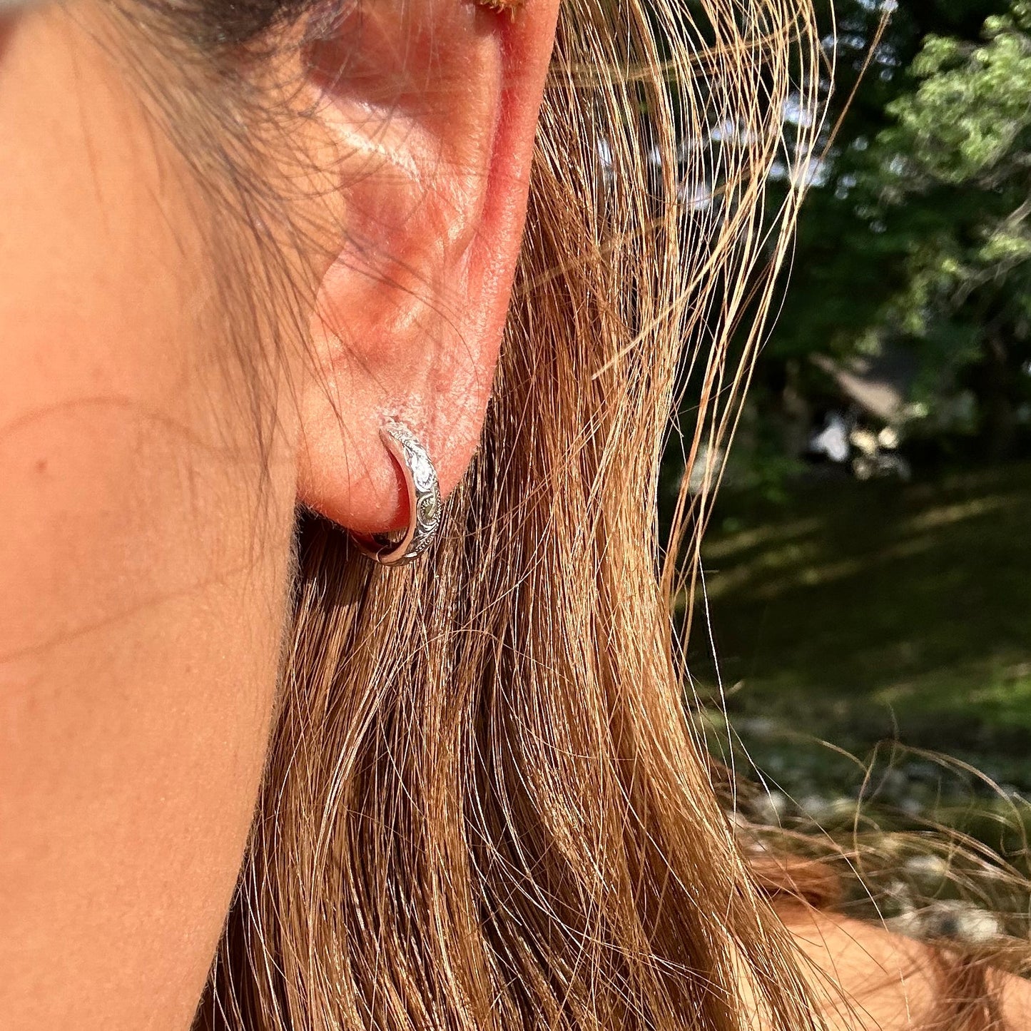 ハワイアンジュエリー　スクロールフープピアス