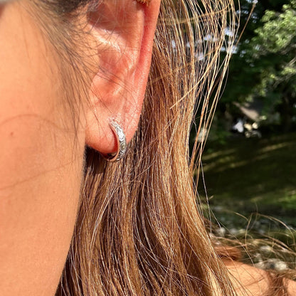 ハワイアンジュエリー　スクロールフープピアス