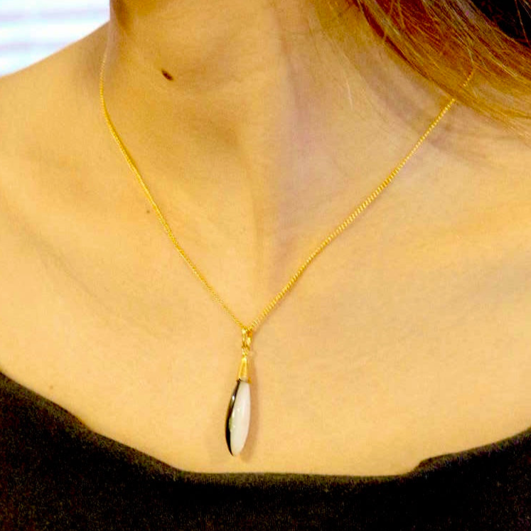 バイカラーネックレス（黒珊瑚× 白蝶貝）