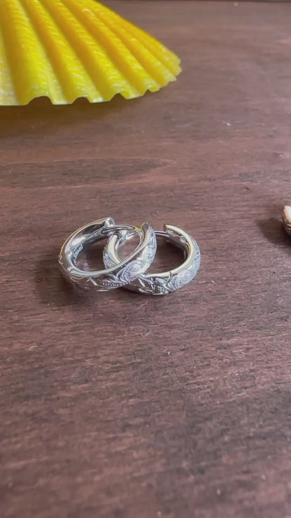 ハワイアンジュエリー　スクロールフープピアス